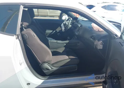 2021 Dodge Challenger Sxt z USA, uszkodzony, nr VIN 2C3CDZAG7MH568186